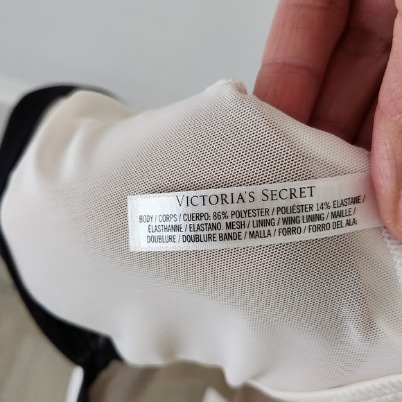 Victoria's Secret White and Black Sports Bra with Modern Strap Design - Picture 5 of 5